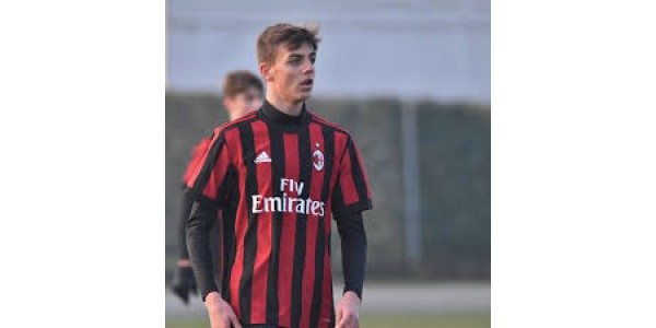 Daniel Maldini renova contrato com o AC Milan
